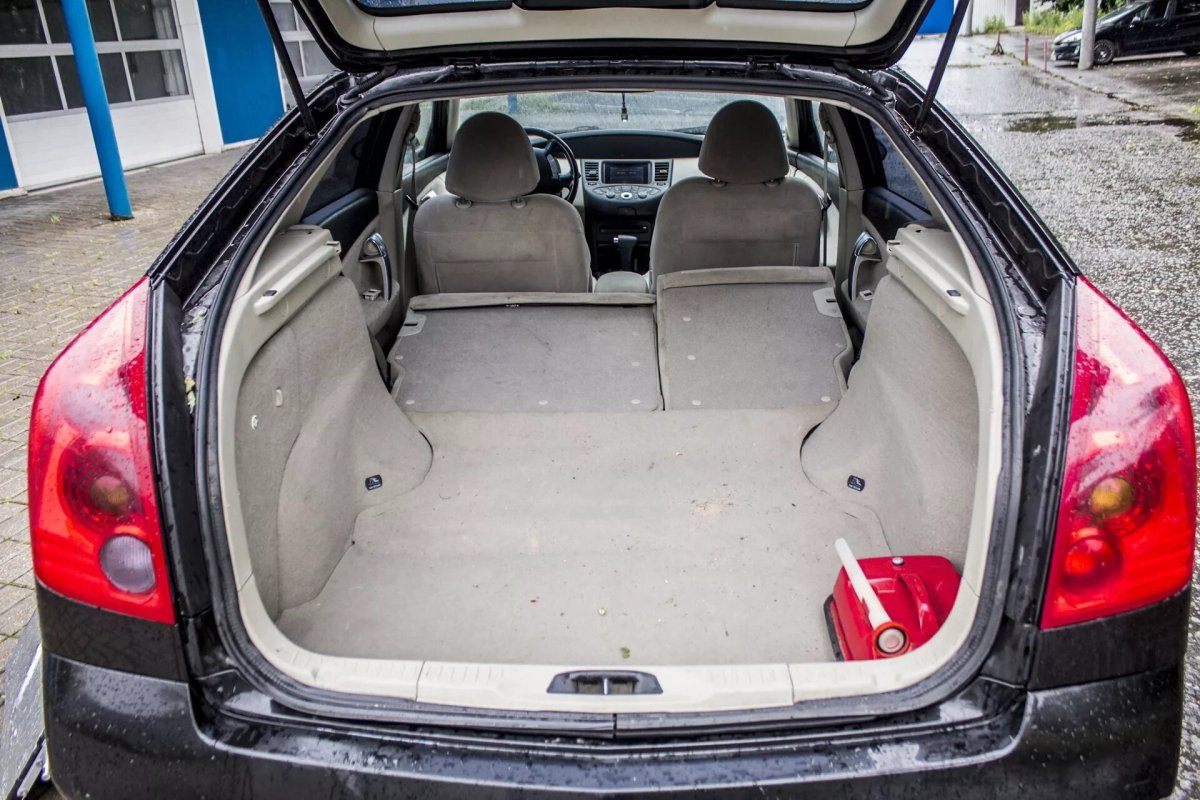 Nissan primera p12 Liftback