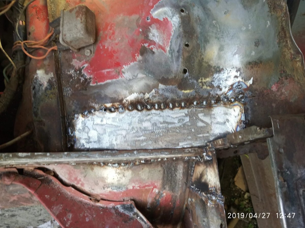 Ниша аккумулятора Нива 2121