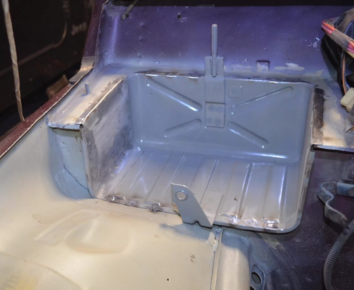 ВАЗ поддон АКБ ВАЗ-2121