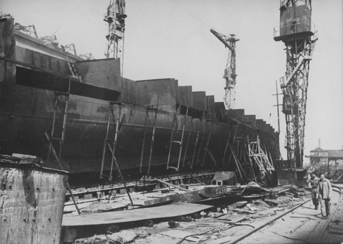 Линкор Советская Украина на стапеле