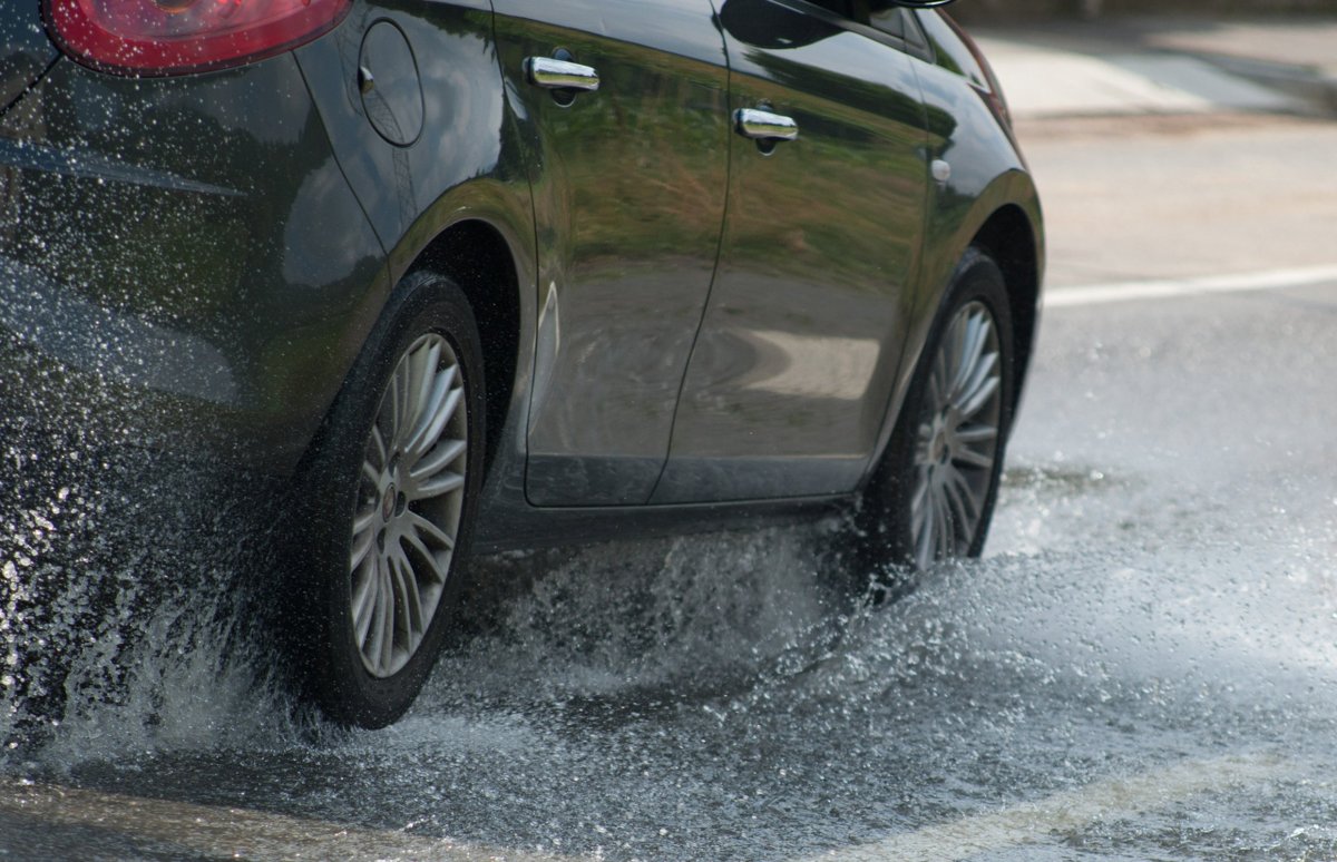 Аквапланирование автомобиля