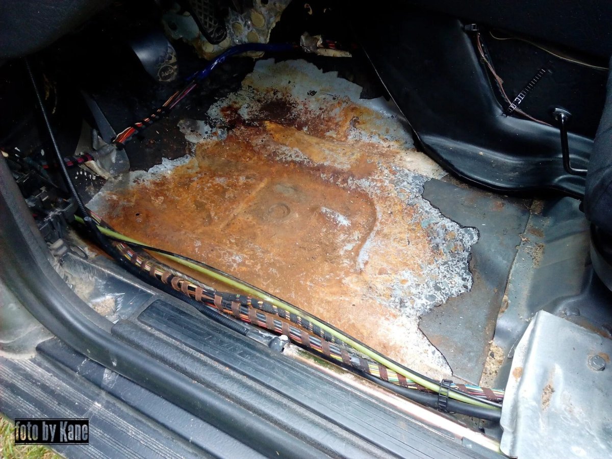 Ауди а6 с5 сырость и вода в багажнике