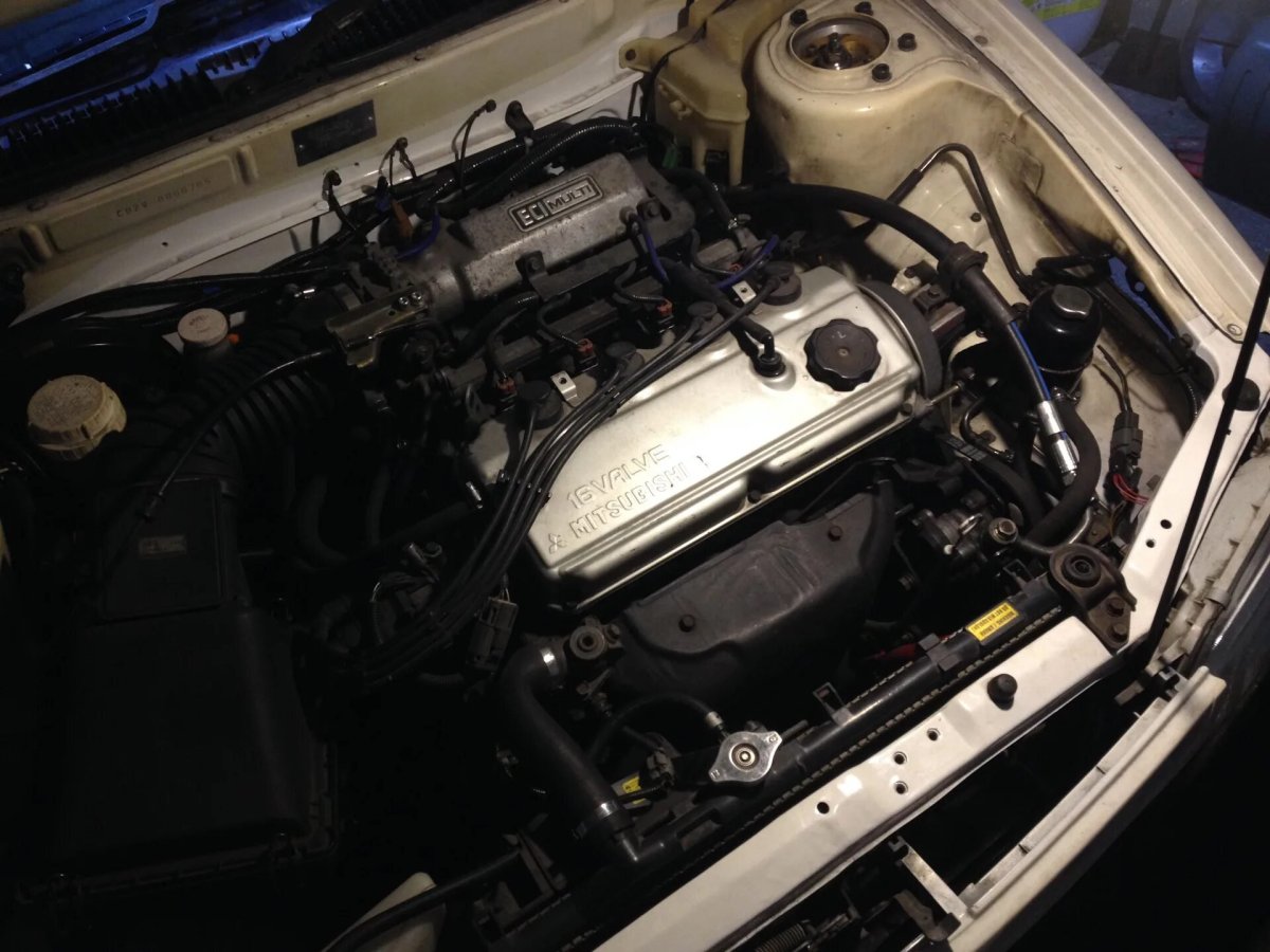 Подкапотное пространство Mitsubishi l200