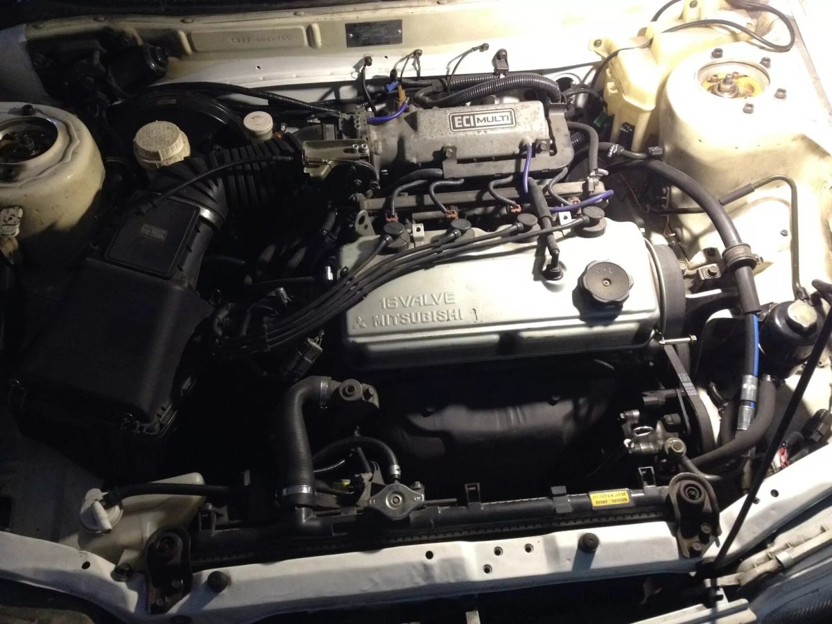 Подкапотка Митсубиси Либеро