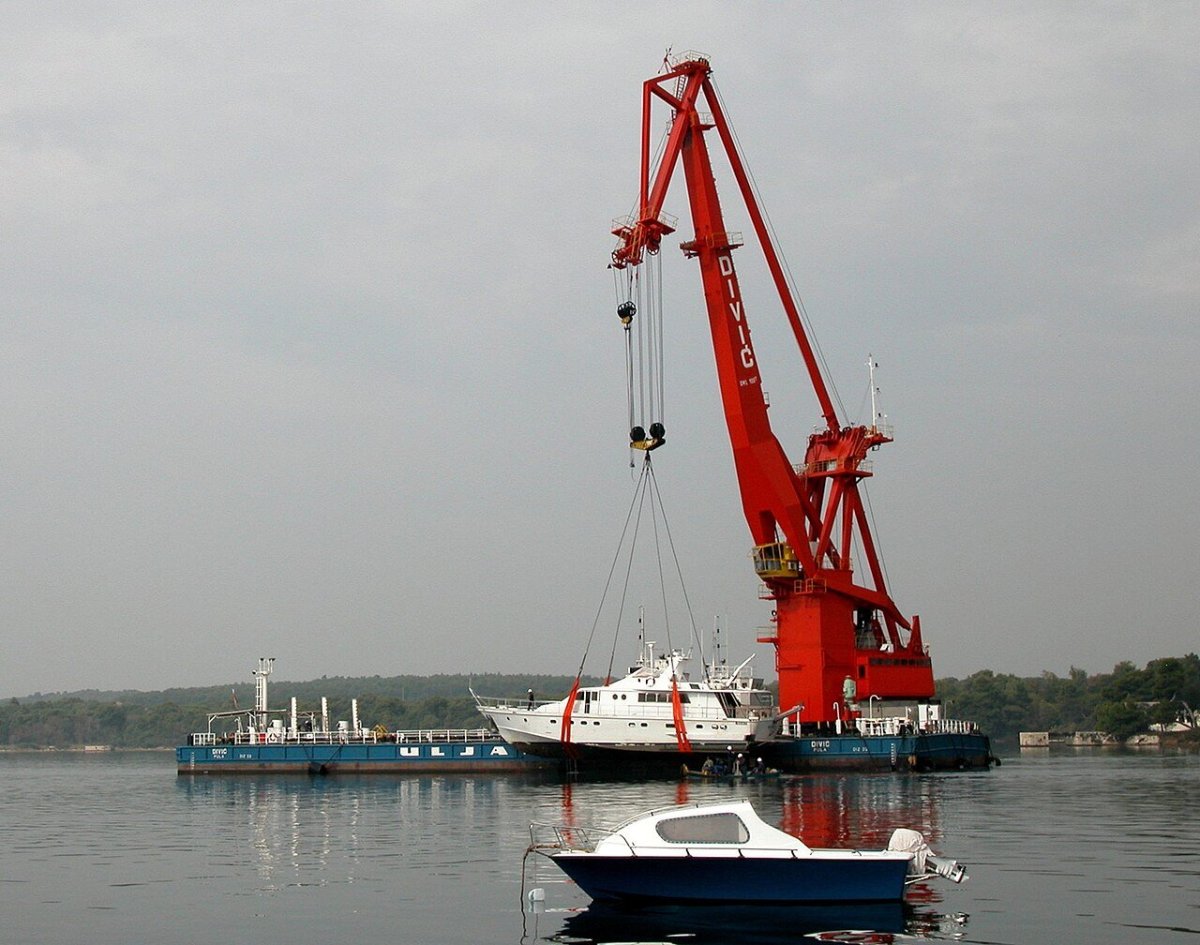 Плавучий кран Титан 2