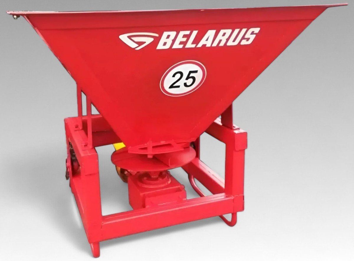 Пескоразбрасыватель навесной