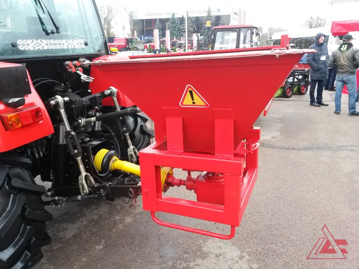 Пескоразбрасыватель на МТЗ 320