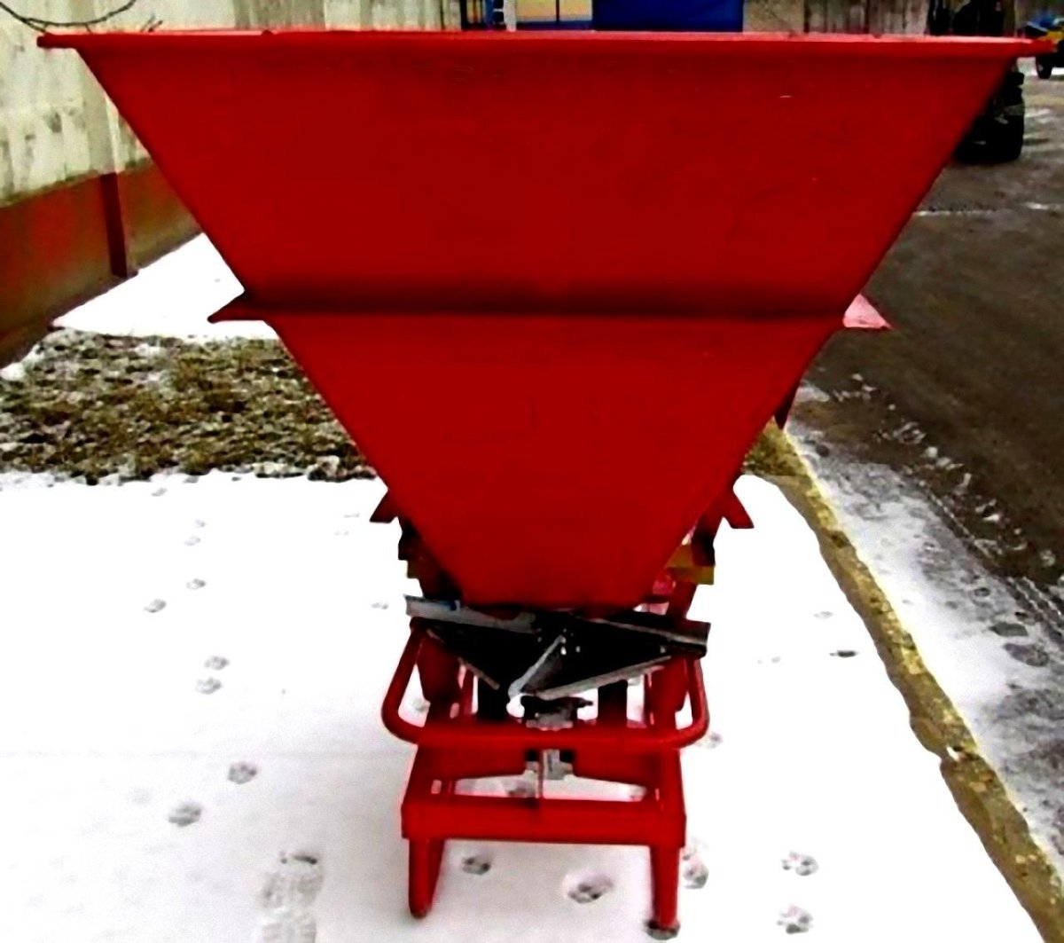 Разбрасыватель удобрений для МТЗ 82