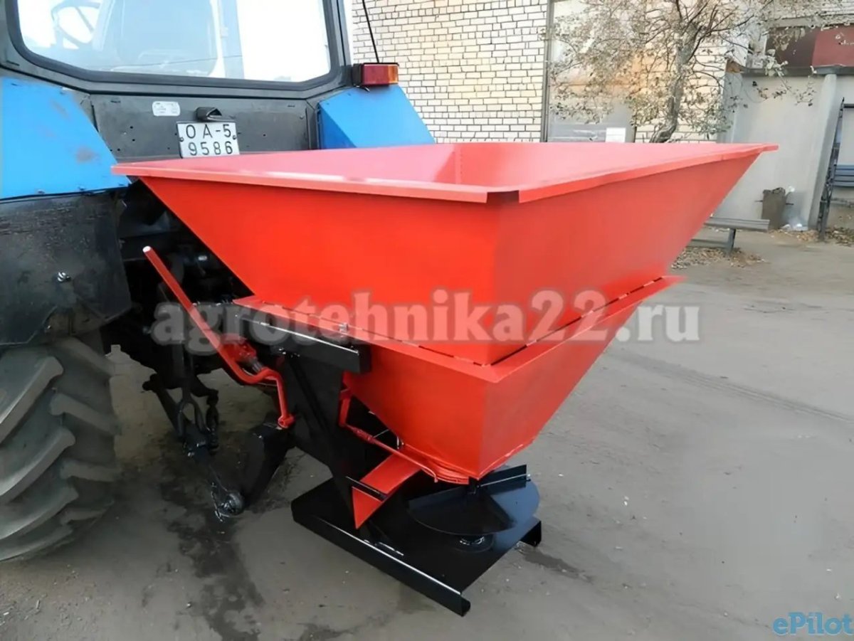 Разбрасыватель песка на МТЗ 82.1 навесной