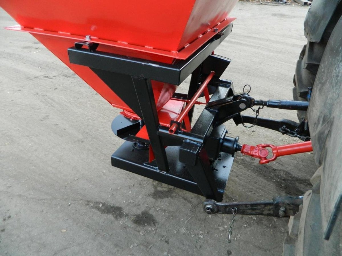 Пескоразбрасыватель на МТЗ 82.1 навесной