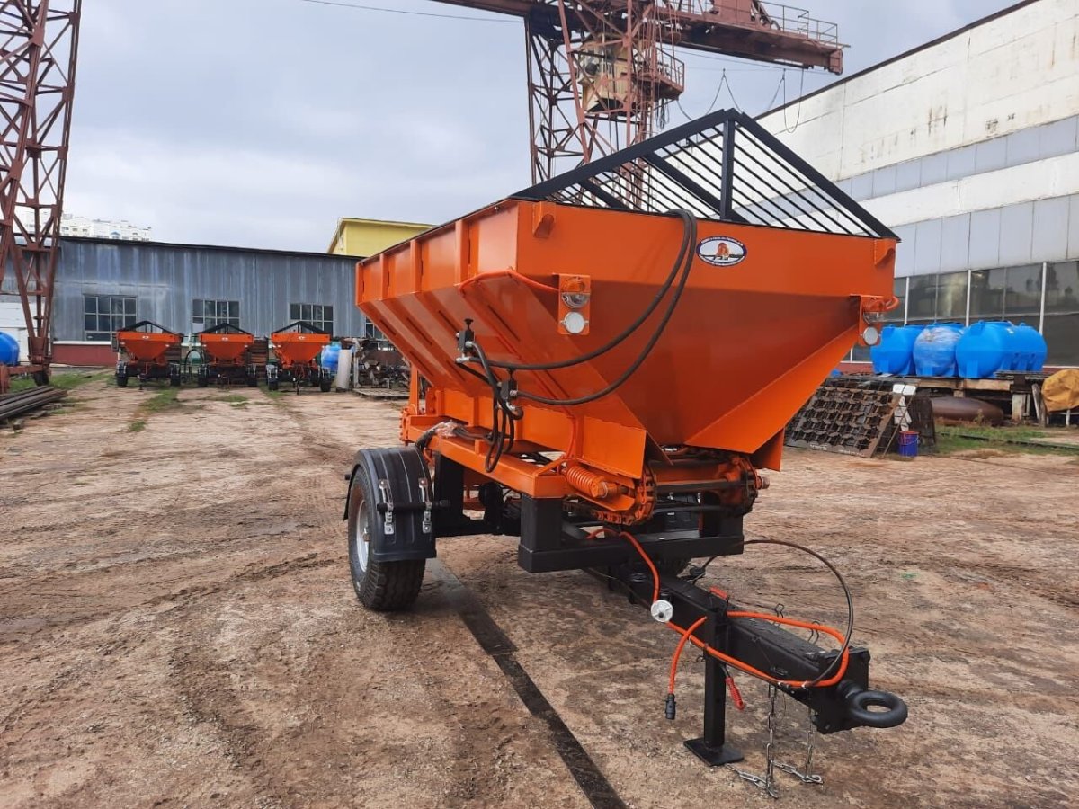 Пескоразбрасыватель полуприцепной ПРР-3,6