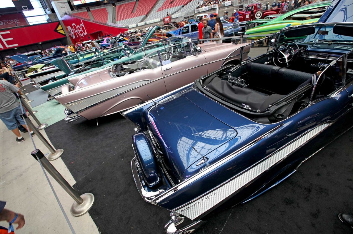 Выставка американской классики машины
