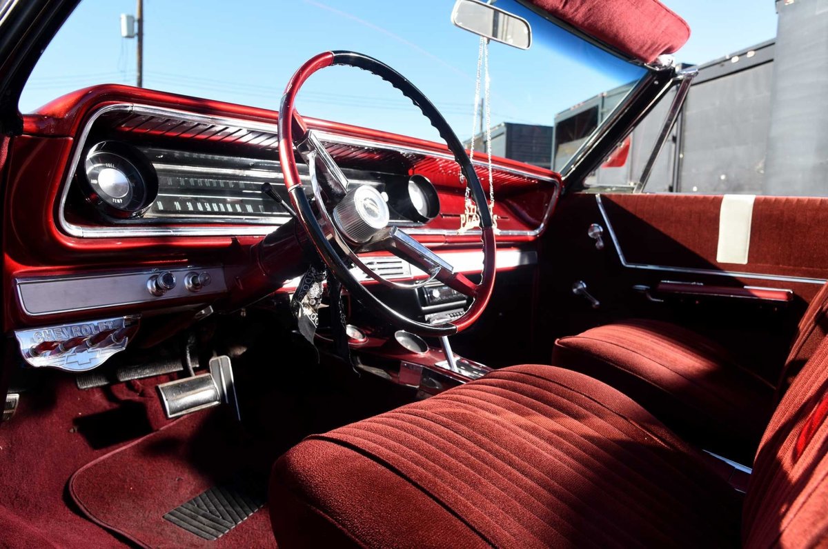 Машина лоурайдер салон