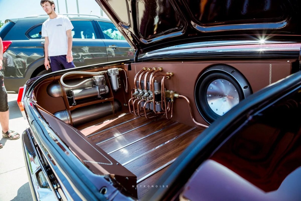 ГАЗ 24 лоурайдер салон