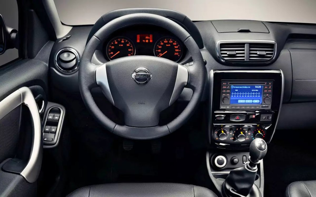 Nissan Terrano III (d10) салон
