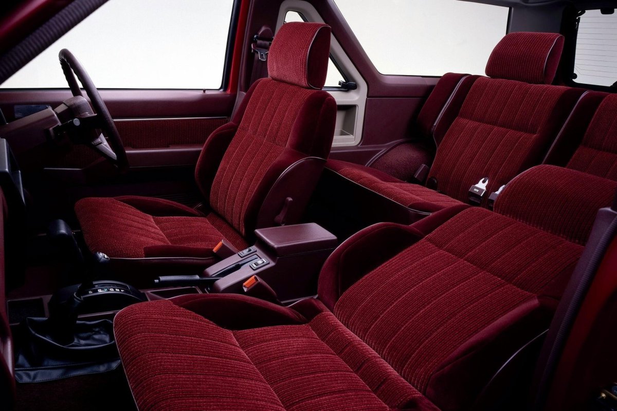 Nissan Terrano wd21 красный салон