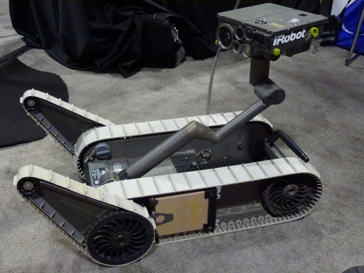 Гусеничный робот-амфибия АТ-2000