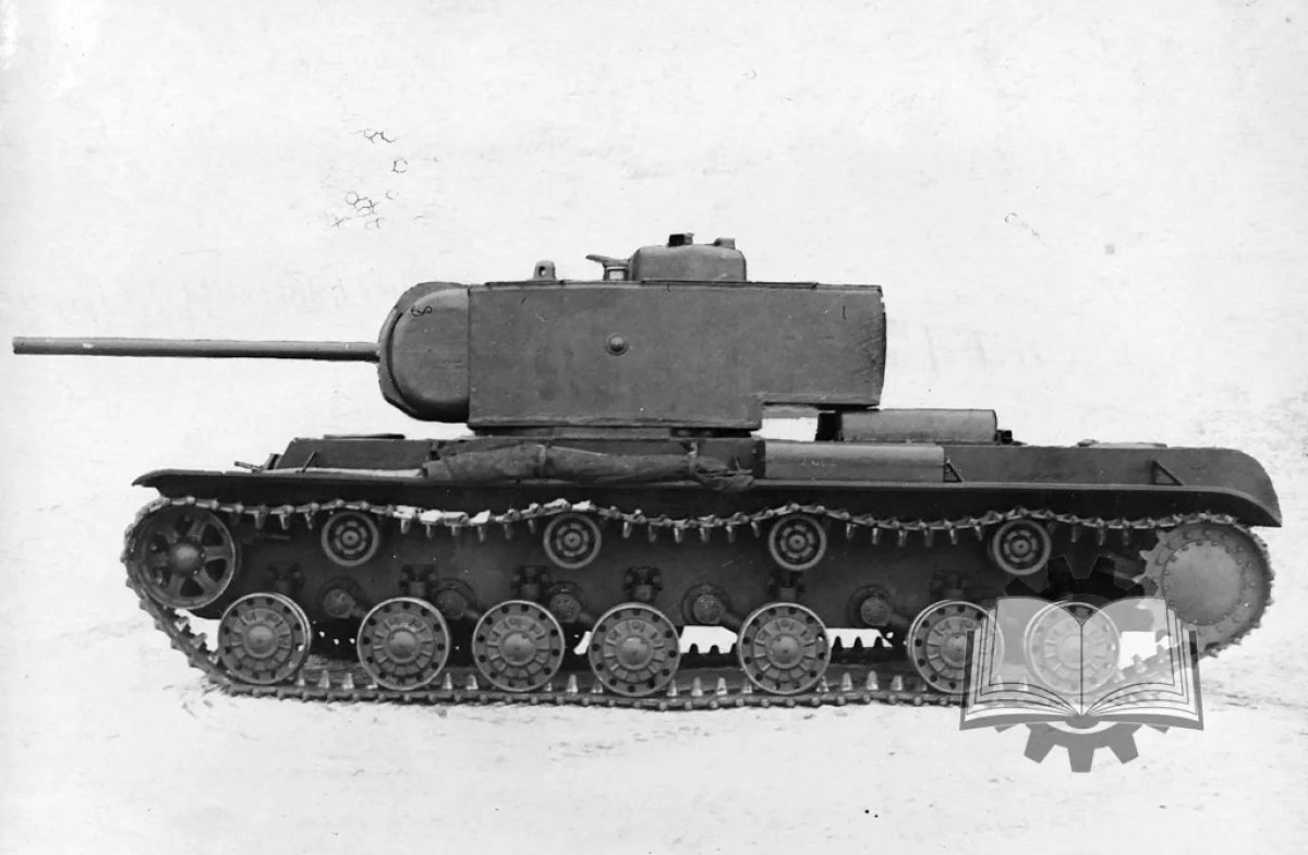 Танк кв-220 сбоку