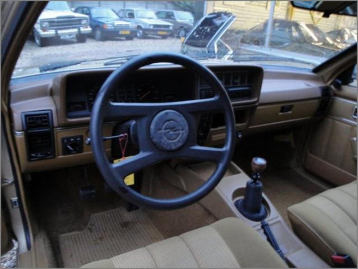 Опель Командор фото салона