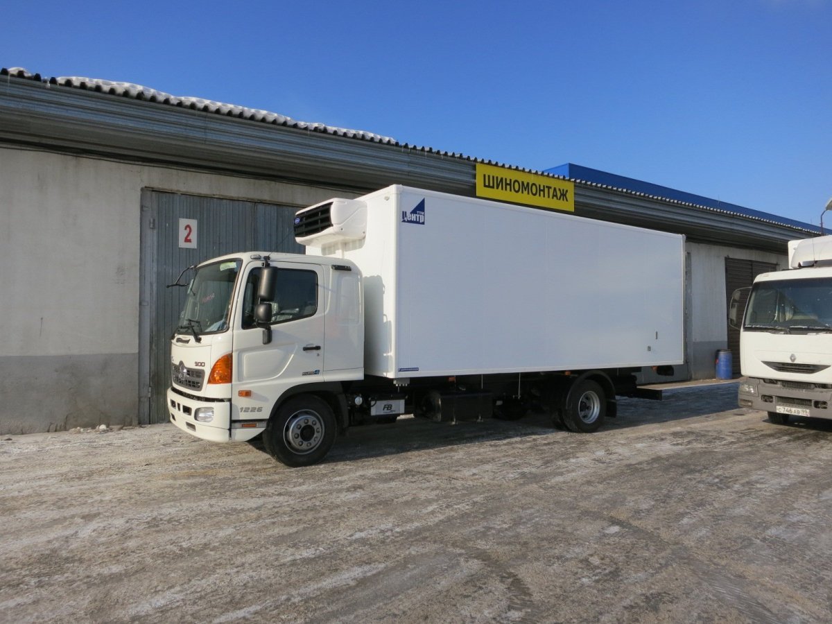 Хино 1226 с прицепом рефрижератор