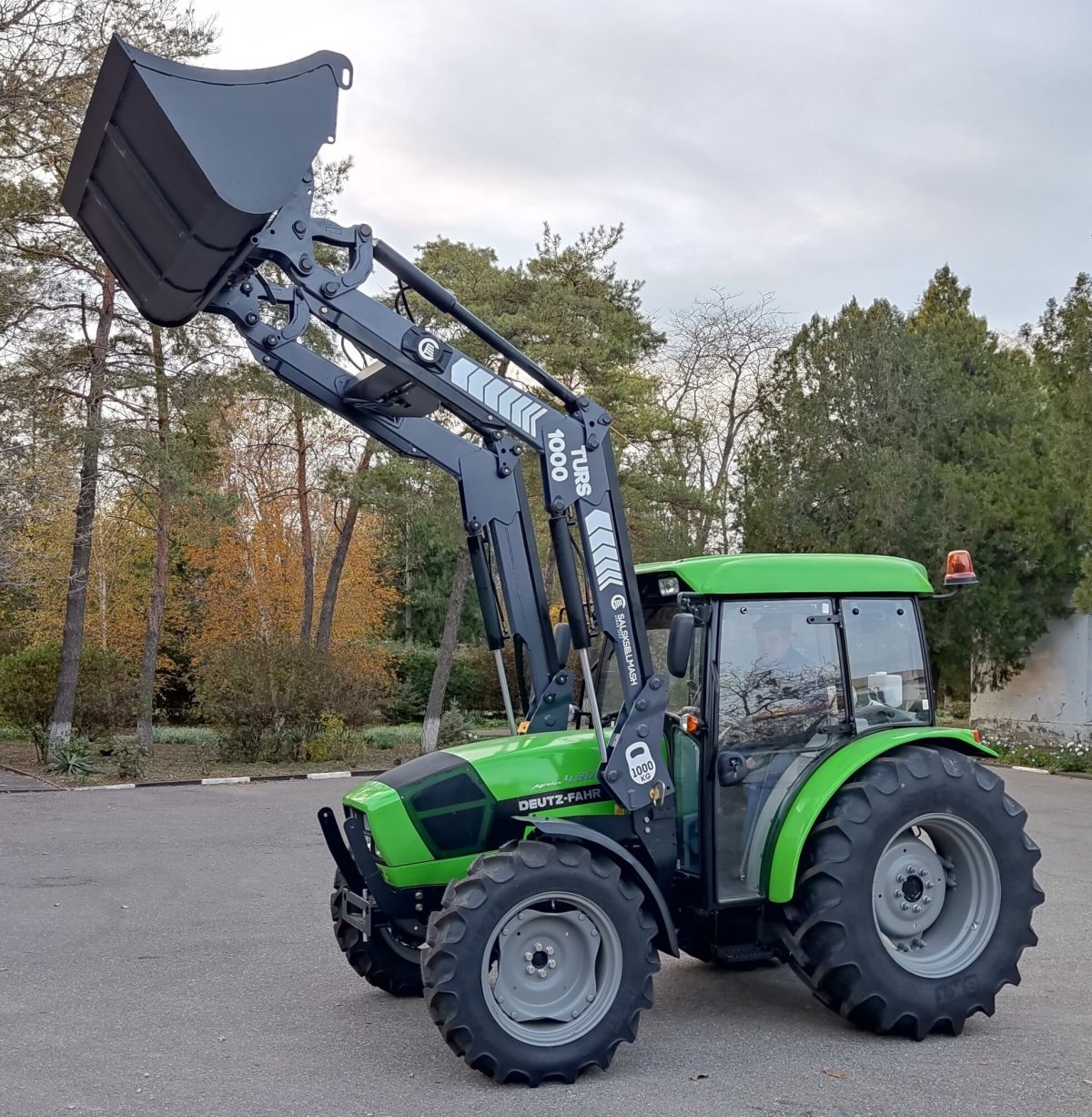 Кун Turs -1000-0 погрузчик универсальный