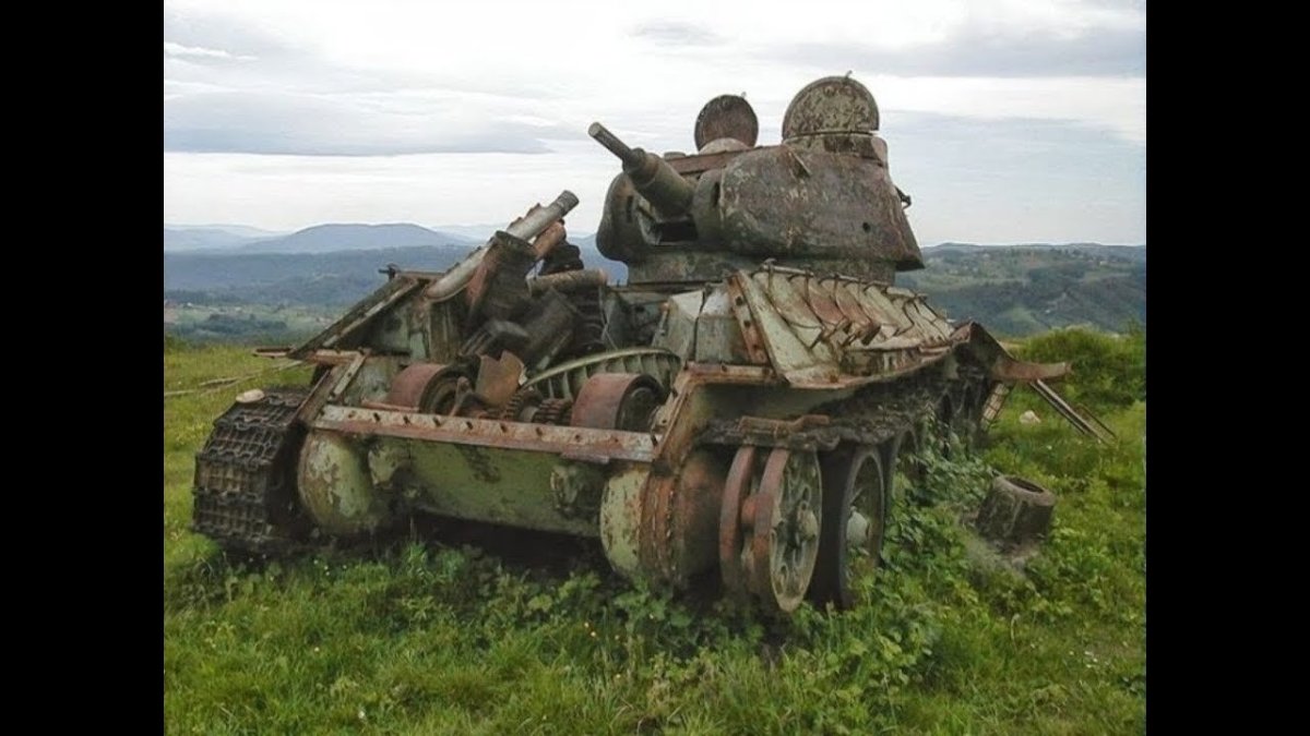 Заброшенный танк т34 Шикотан