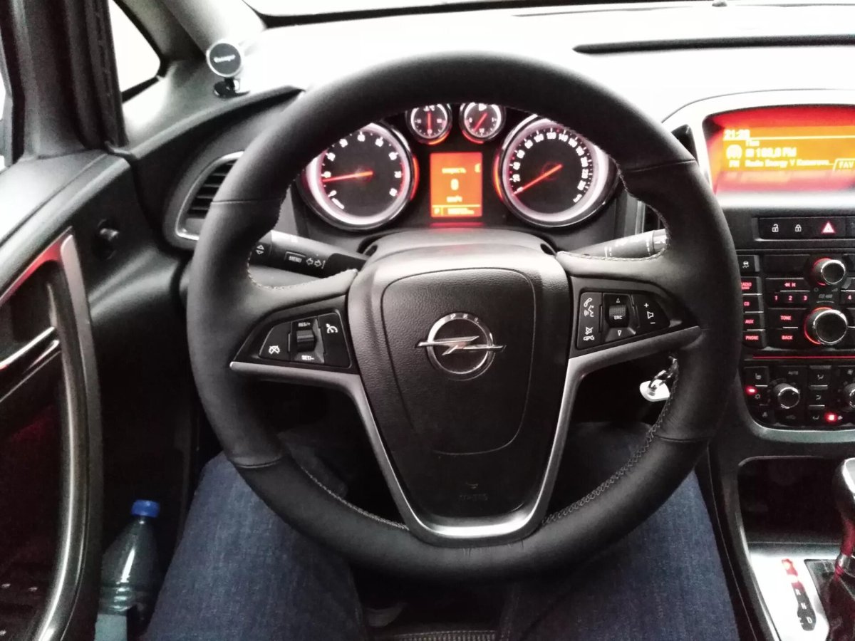 Опель Астра 2012 руль