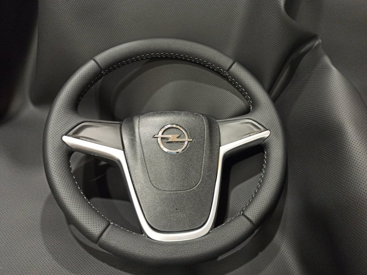 Перетянутый руль Opel Astra j