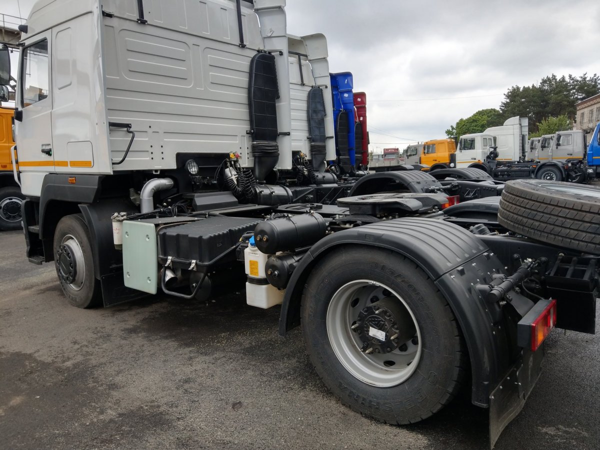 Тягач МАЗ 5440