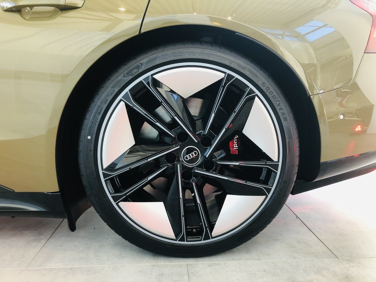 Диски от Ауди e tron на ниву