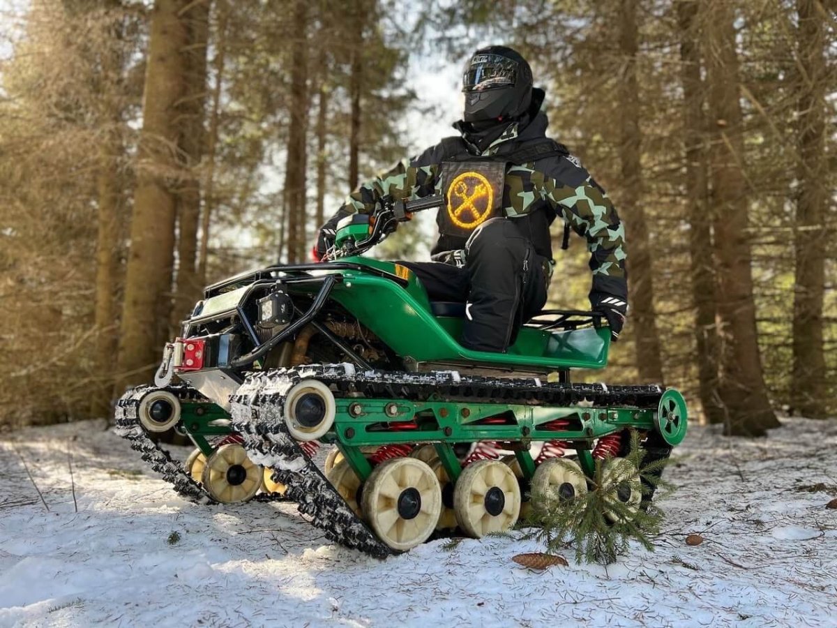 Гусеничный снегоход