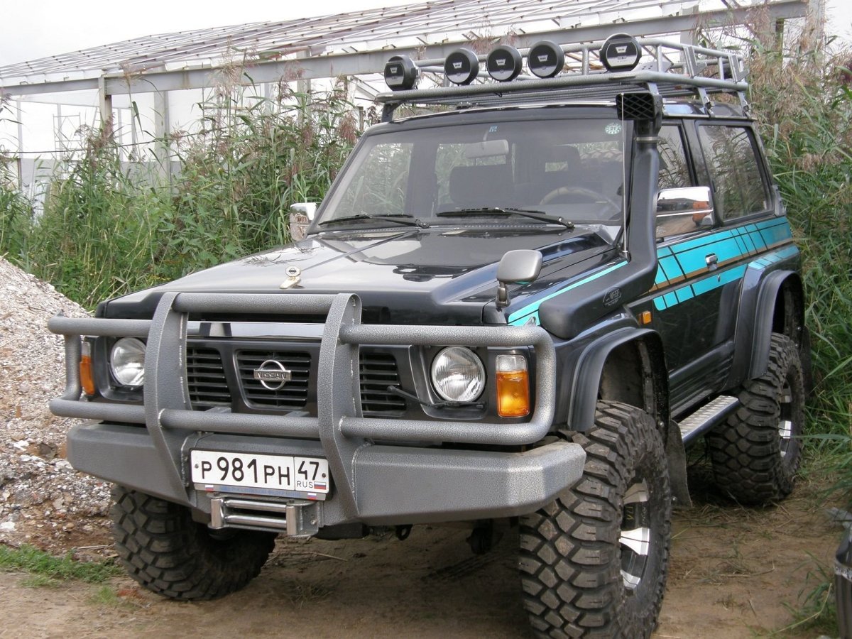 Nissan Patrol y60 зеленый