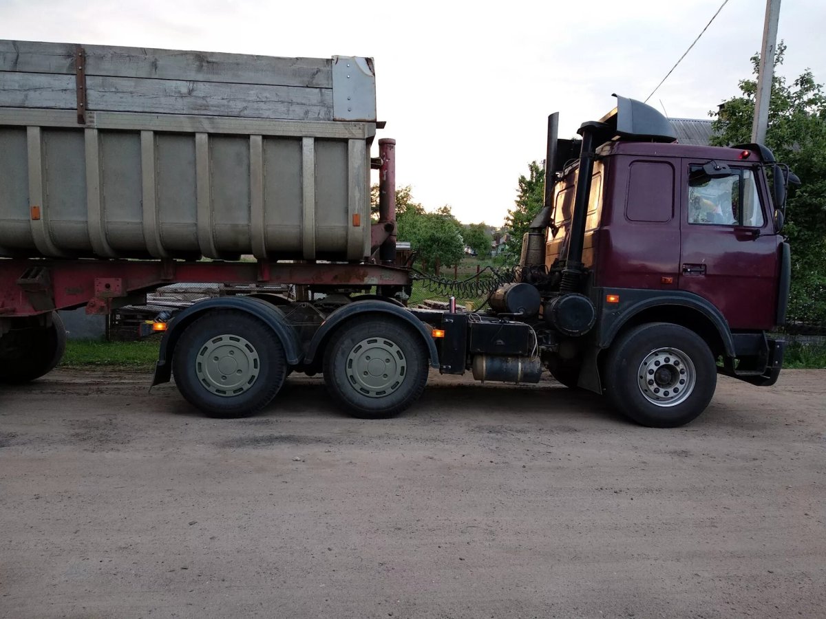 МАЗ 64229 С тралом