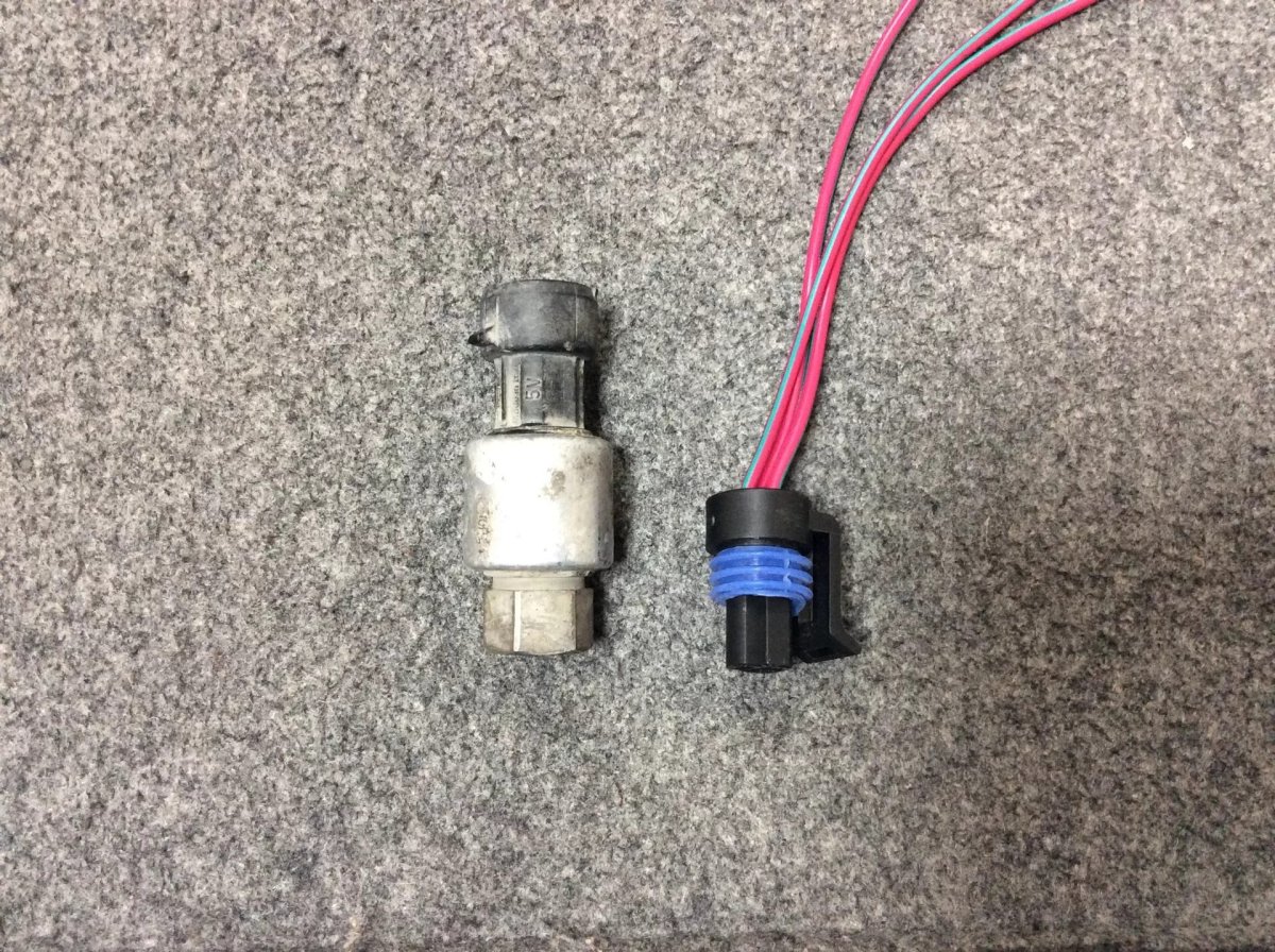 Разъем датчика хладагента Рено Меган 2