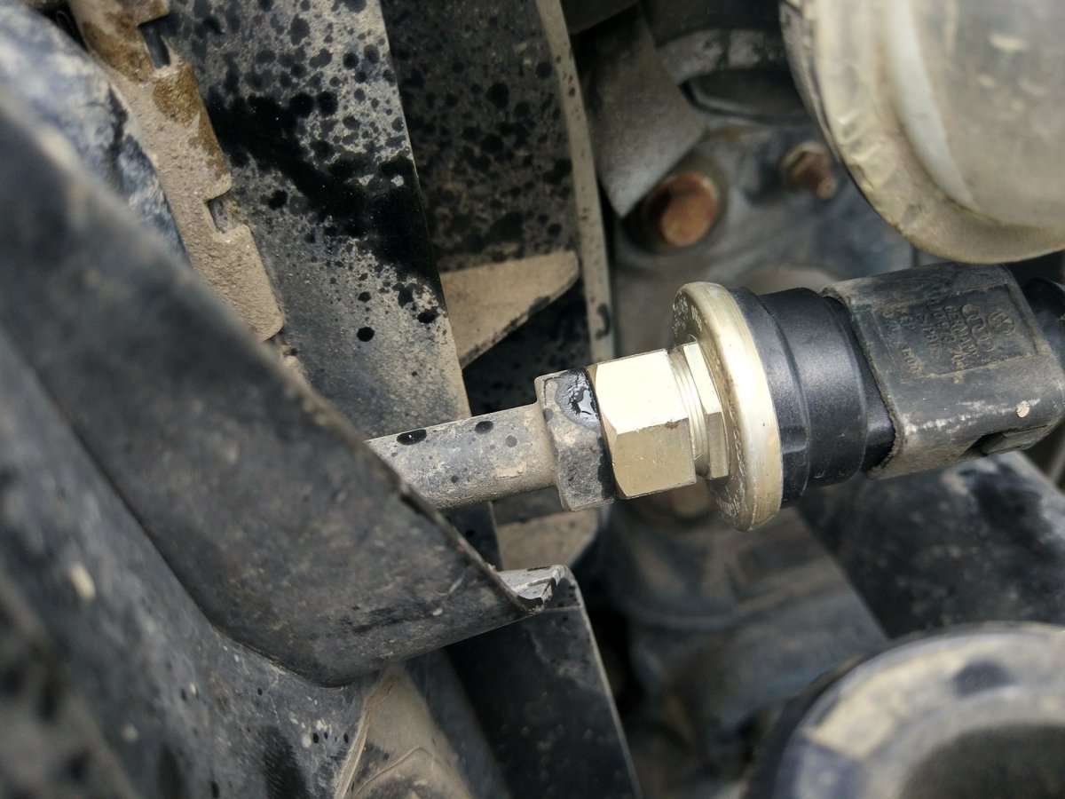 Датчик давления хладагента Ауди а6