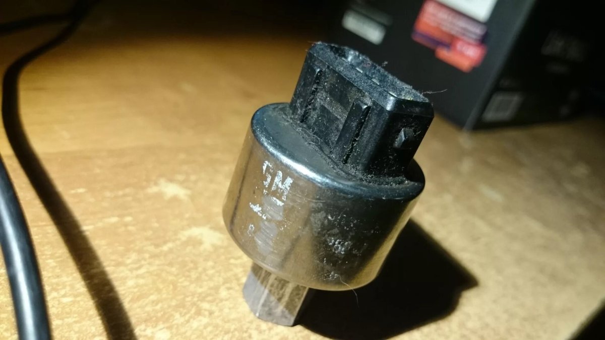 Датчик давления хладагента gl500