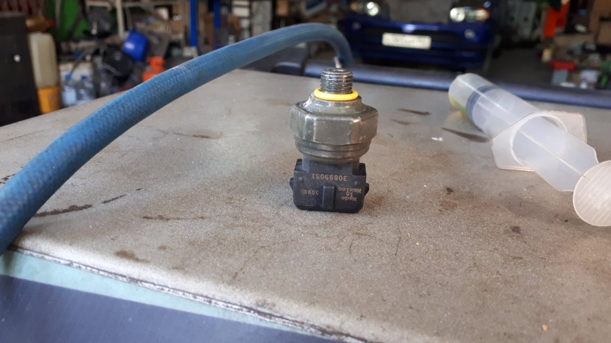 Баллон для радиатора кондиционера Вольво s60