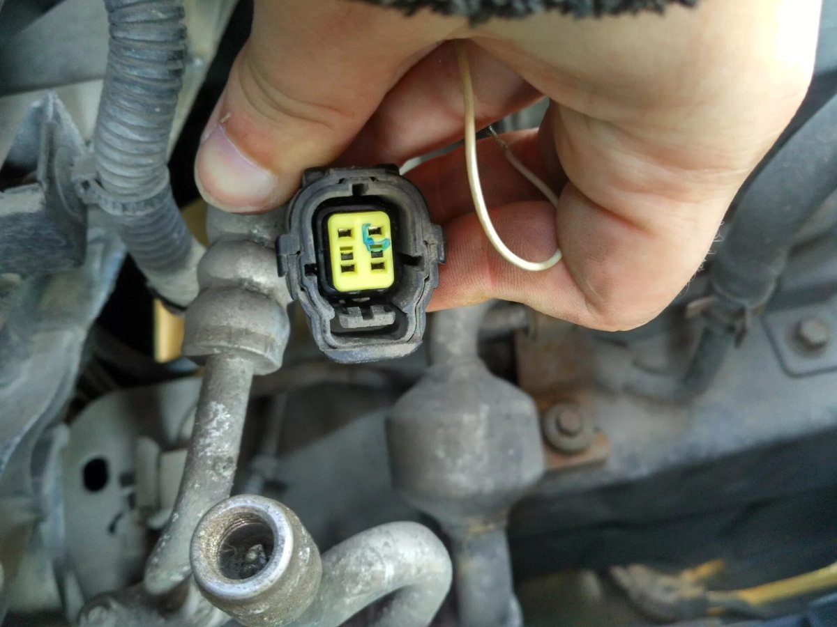 Датчик давления Хендай Туссан 2008 год