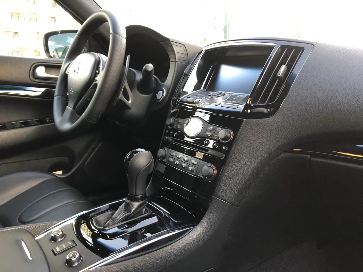 Оклеил накладки в салоне Infiniti g25