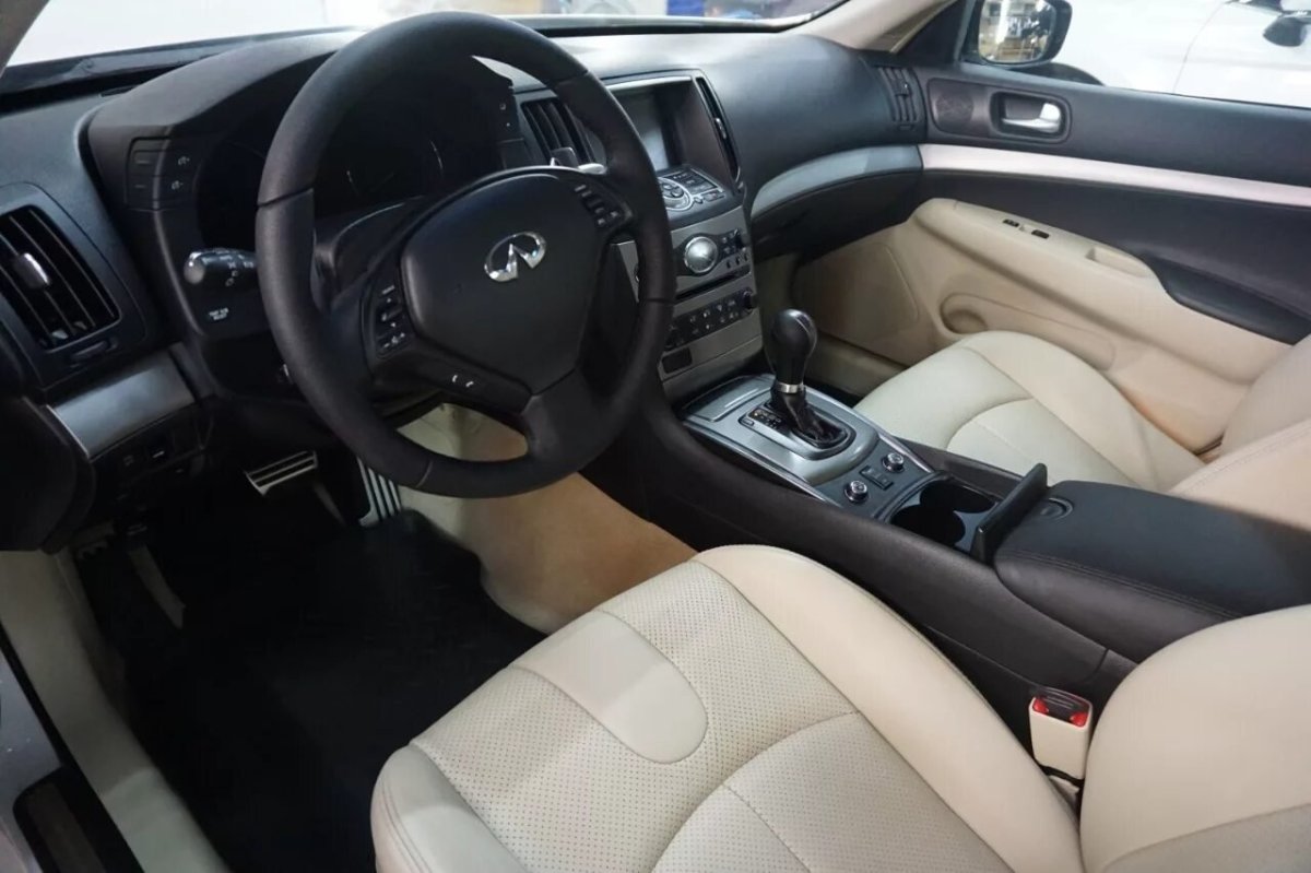 Infiniti g25 салон