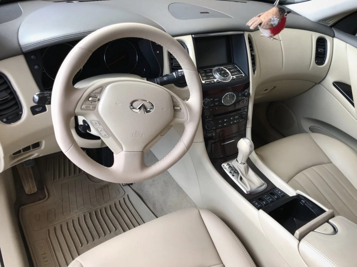 Белый салон Infiniti g35