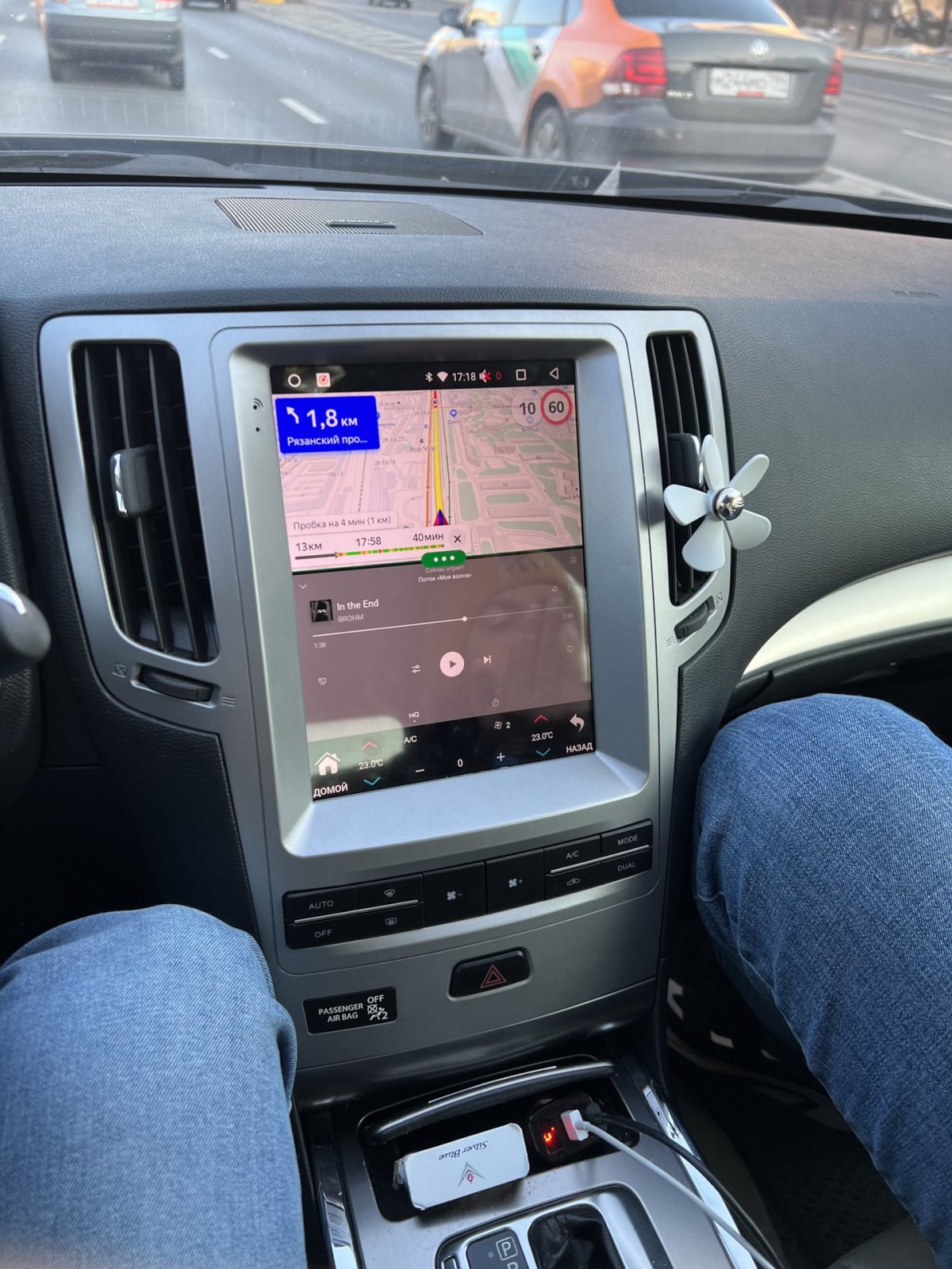 Монитор в Паджеро 4