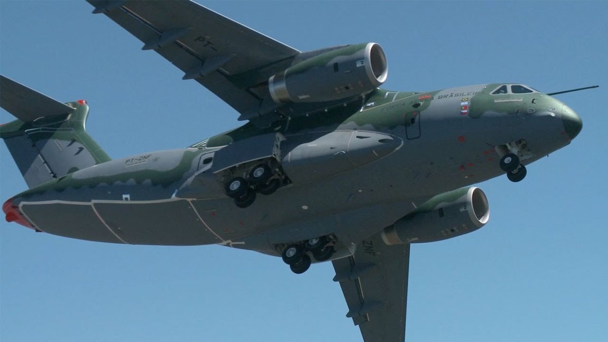 Самолет Embraer Kc-390