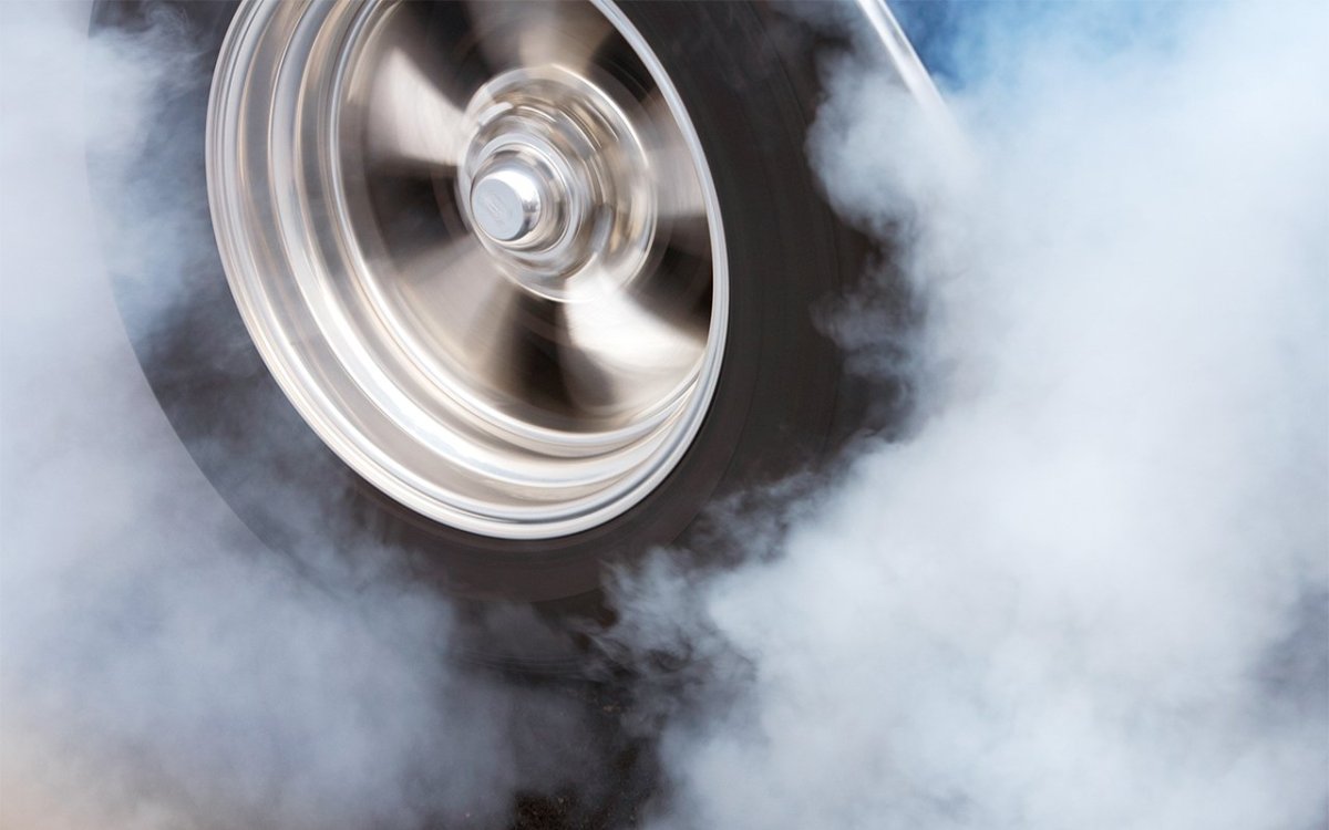 Дым из колес