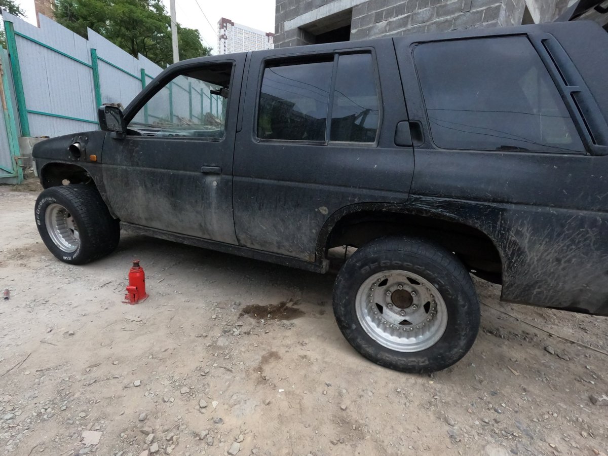 Ниссан на широкой резине