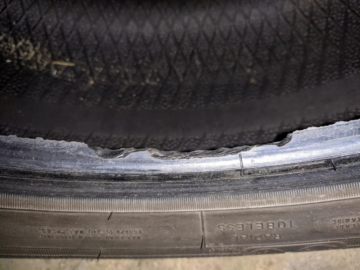 Повреждение шины