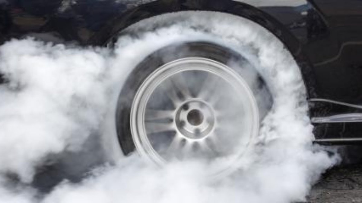 Дым из под колес