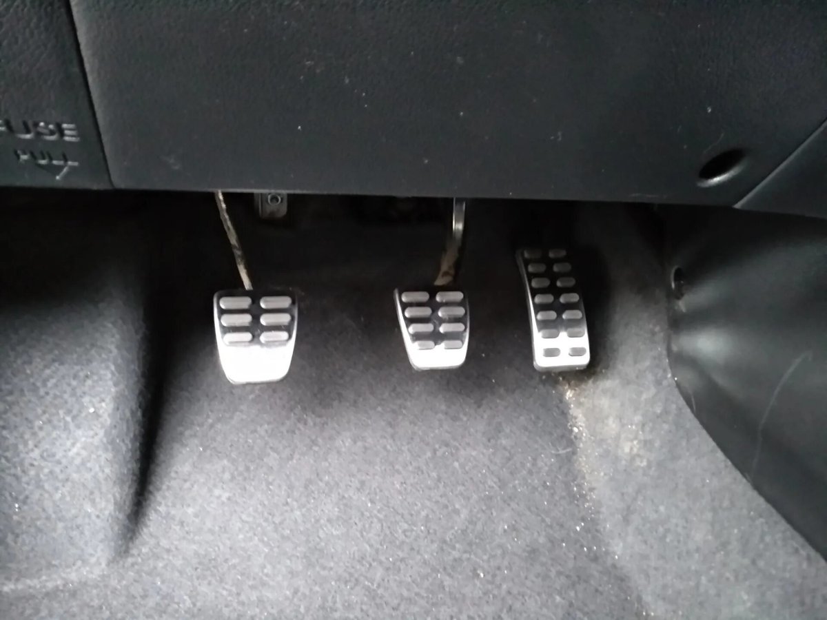 Kia Rio 2014 педали