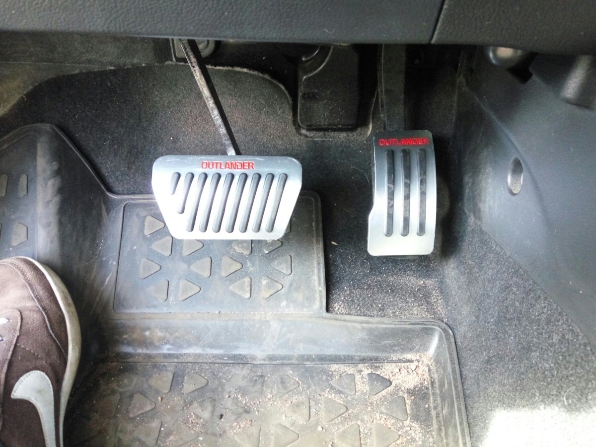 Накладки на педали Митсубиси Аутлендер 3