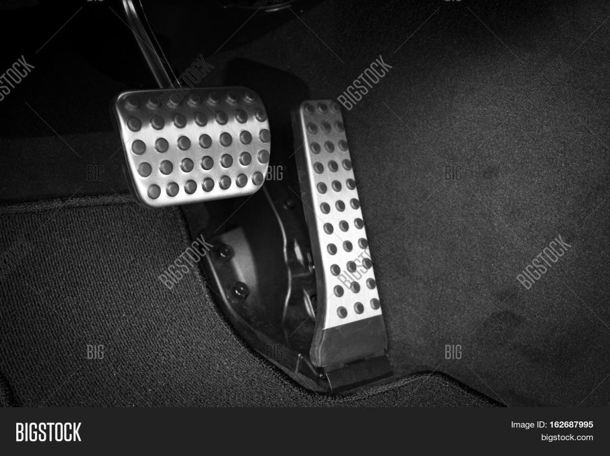 Педаль тормоза